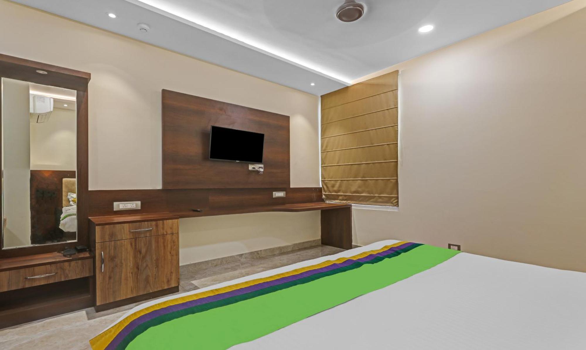 Hotel The Golden Bird Агра Экстерьер фото