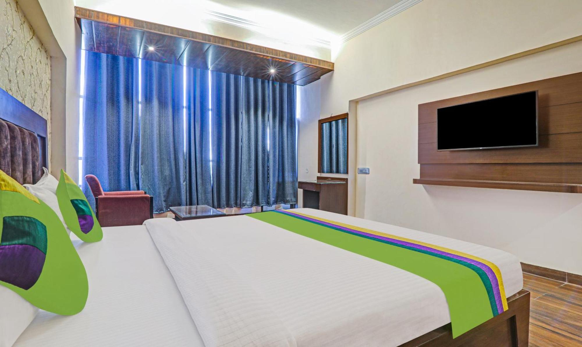Hotel The Golden Bird Агра Экстерьер фото