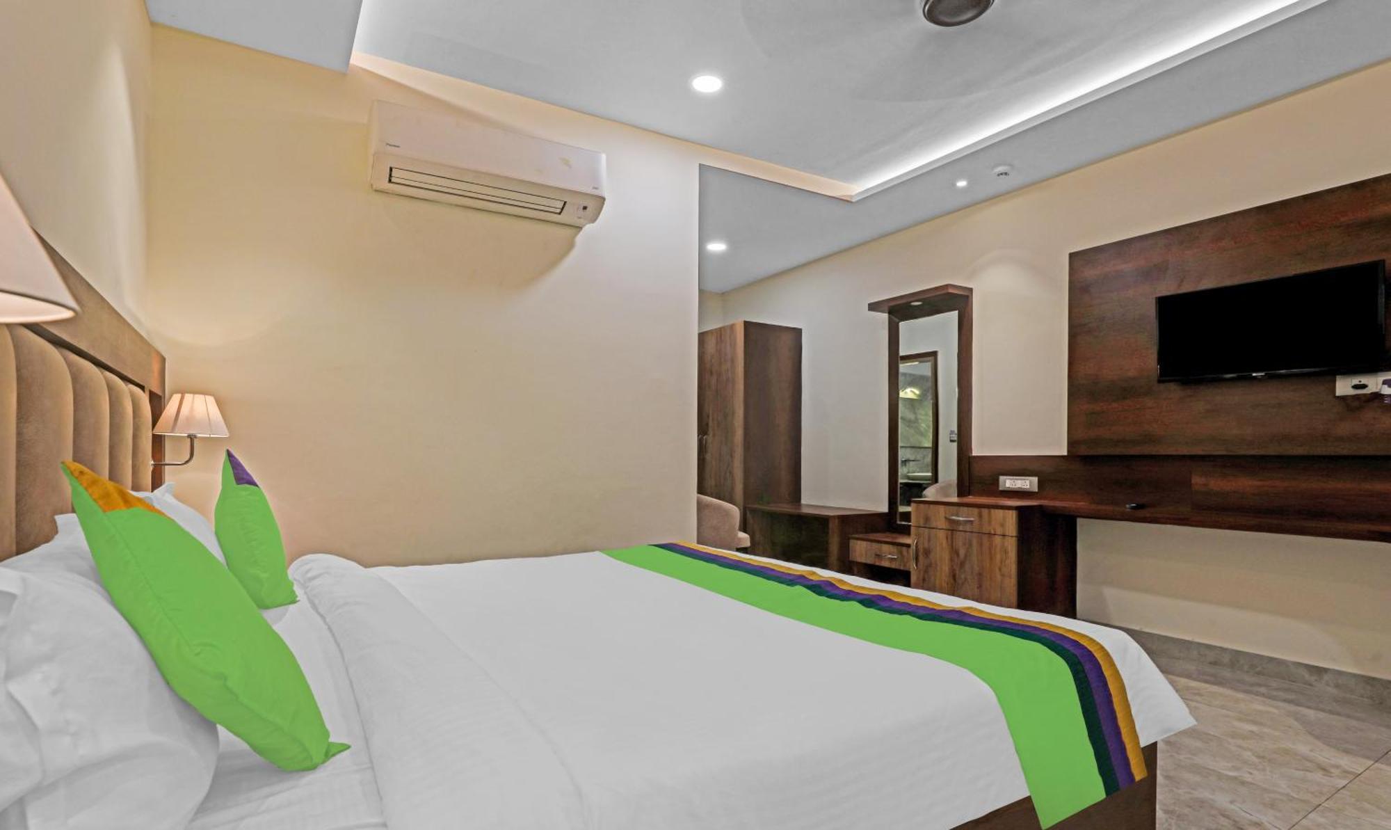 Hotel The Golden Bird Агра Экстерьер фото
