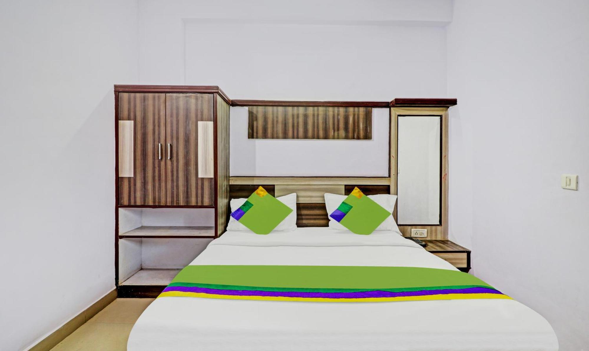 Hotel The Golden Bird Агра Экстерьер фото