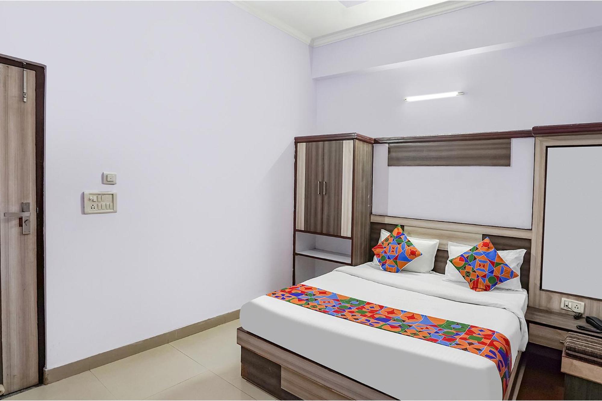 Hotel The Golden Bird Агра Экстерьер фото