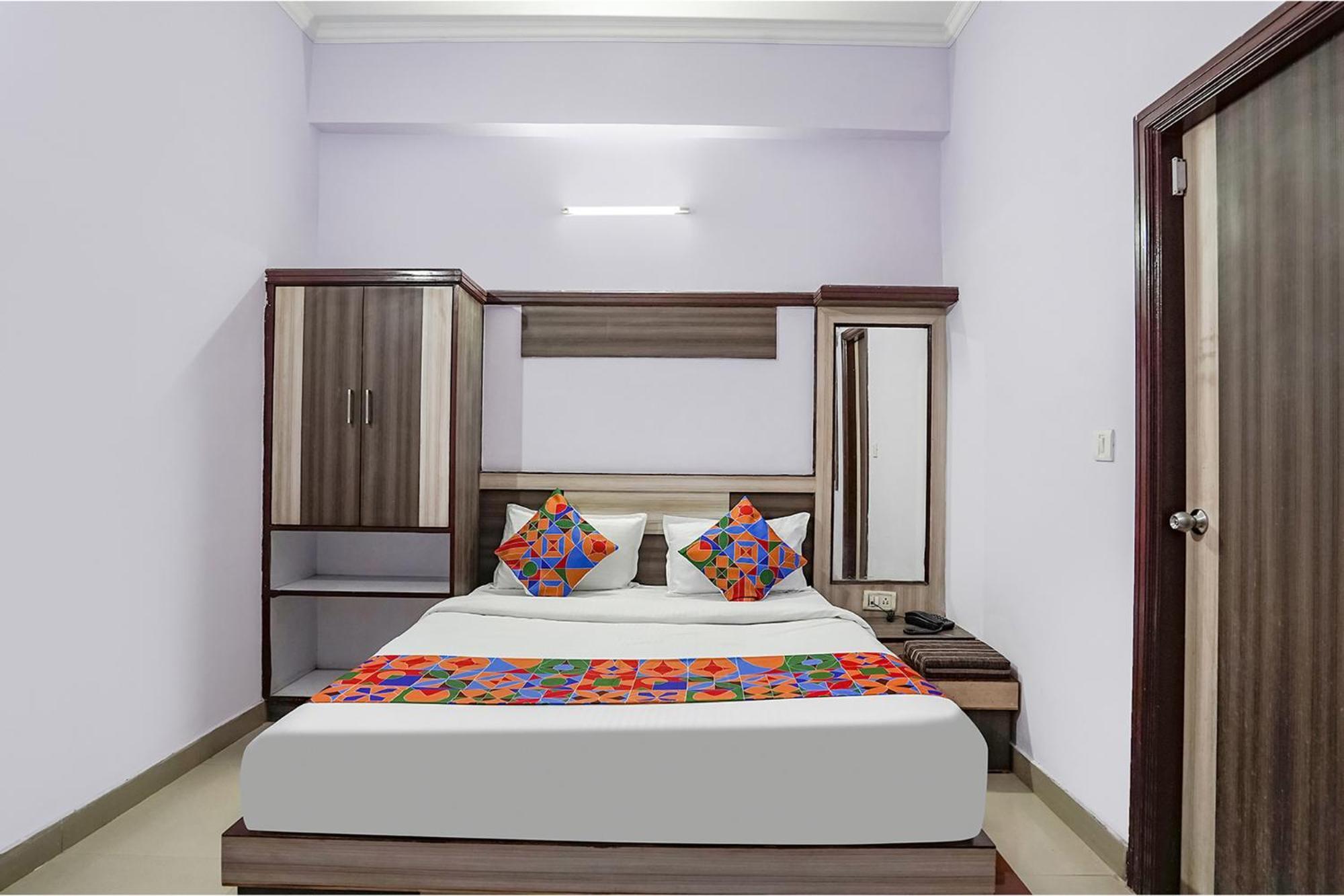 Hotel The Golden Bird Агра Экстерьер фото