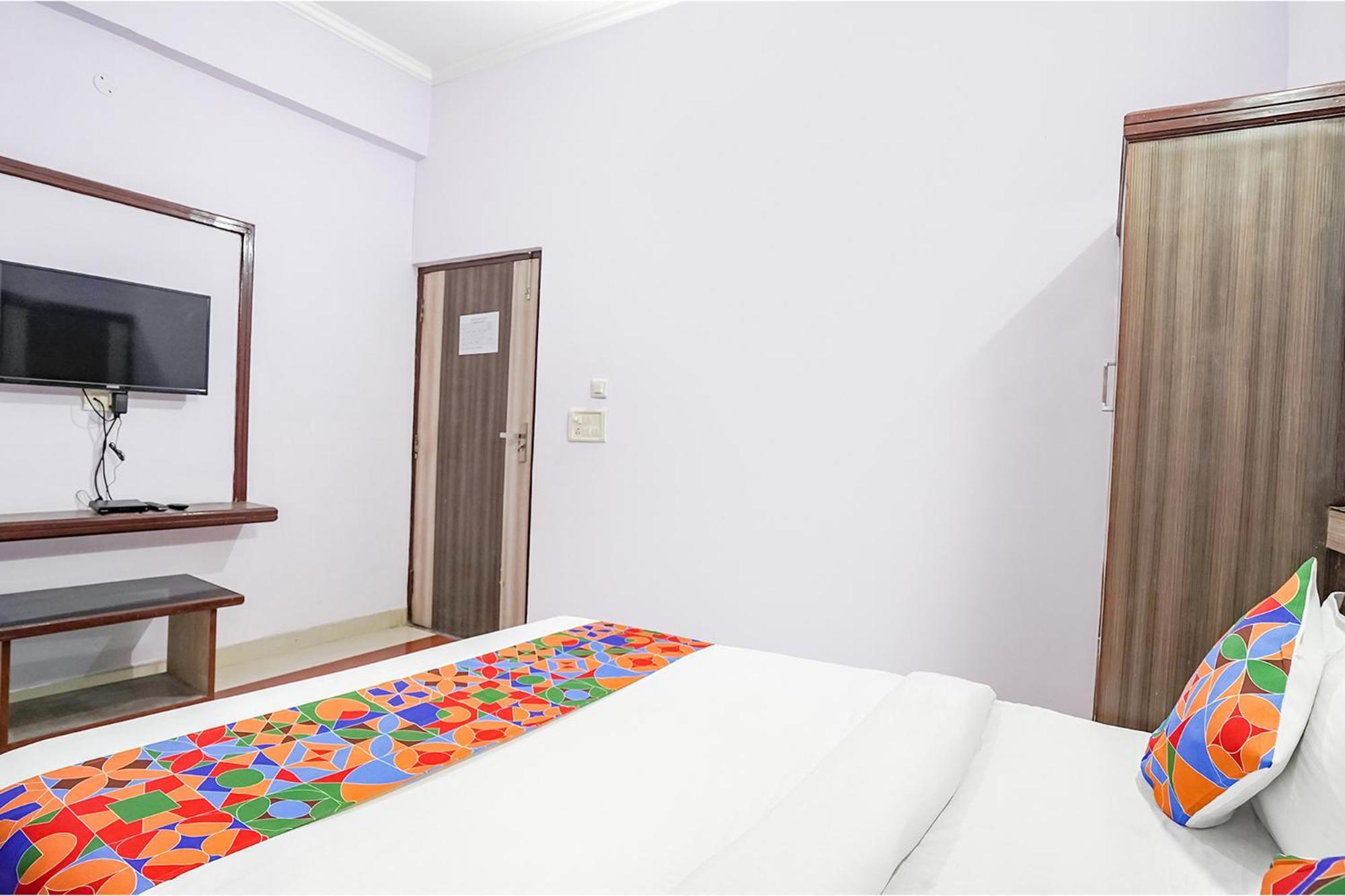 Hotel The Golden Bird Агра Экстерьер фото