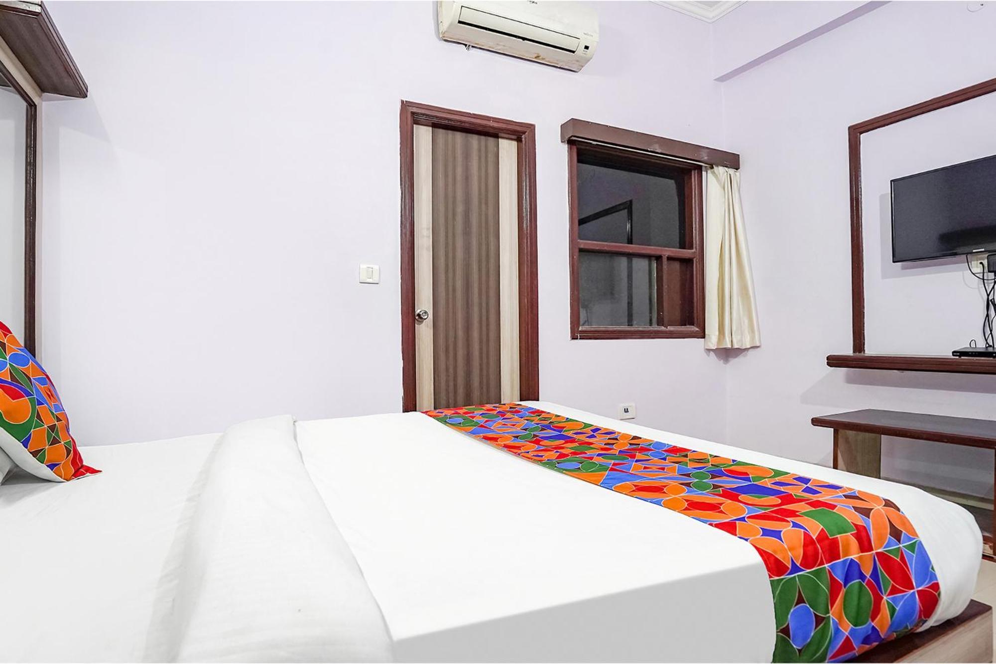 Hotel The Golden Bird Агра Экстерьер фото