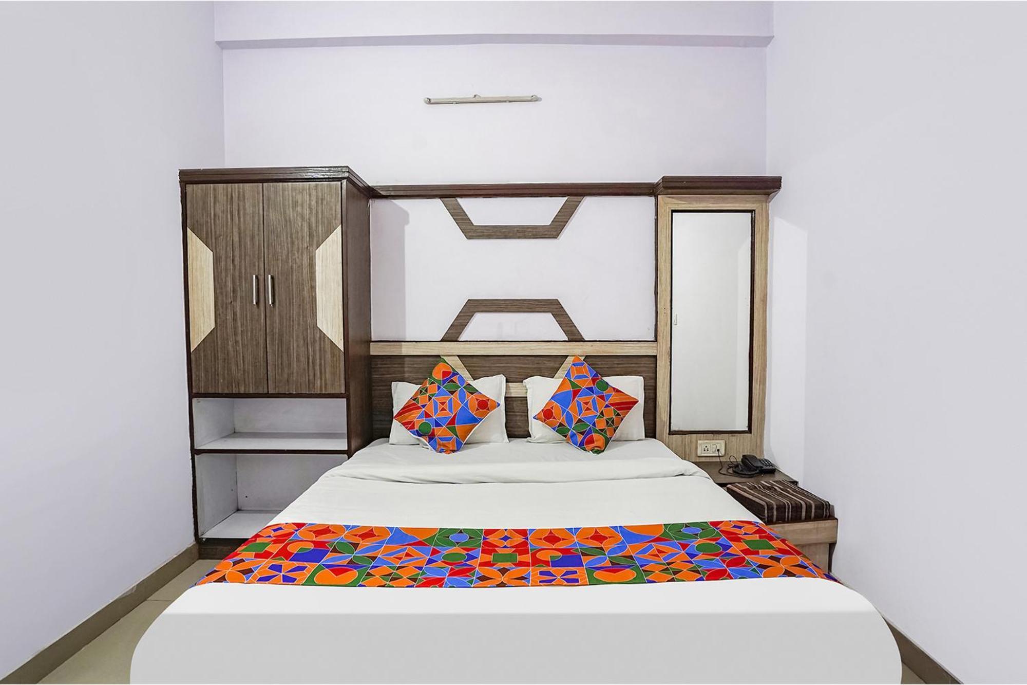 Hotel The Golden Bird Агра Экстерьер фото