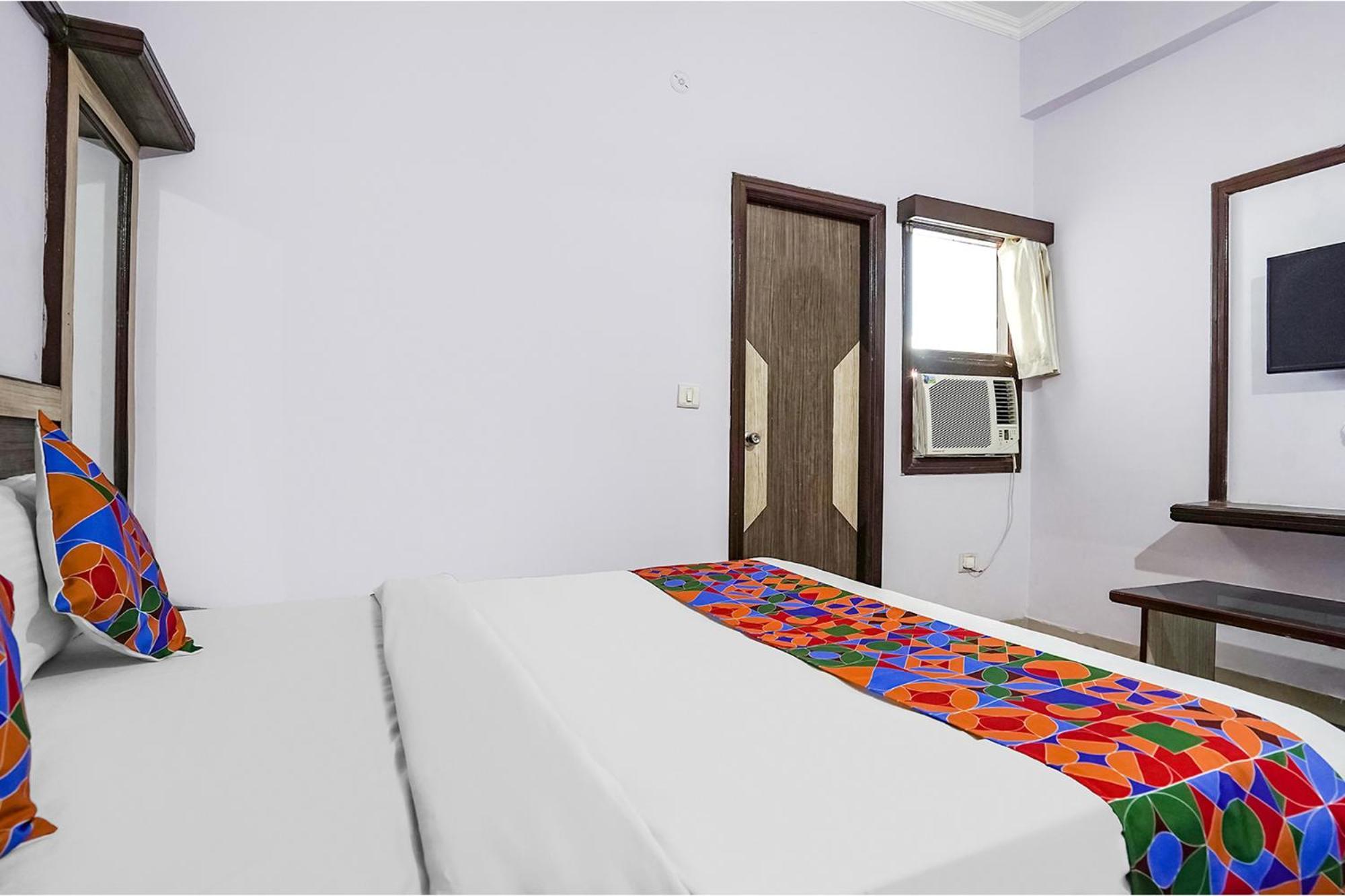 Hotel The Golden Bird Агра Экстерьер фото